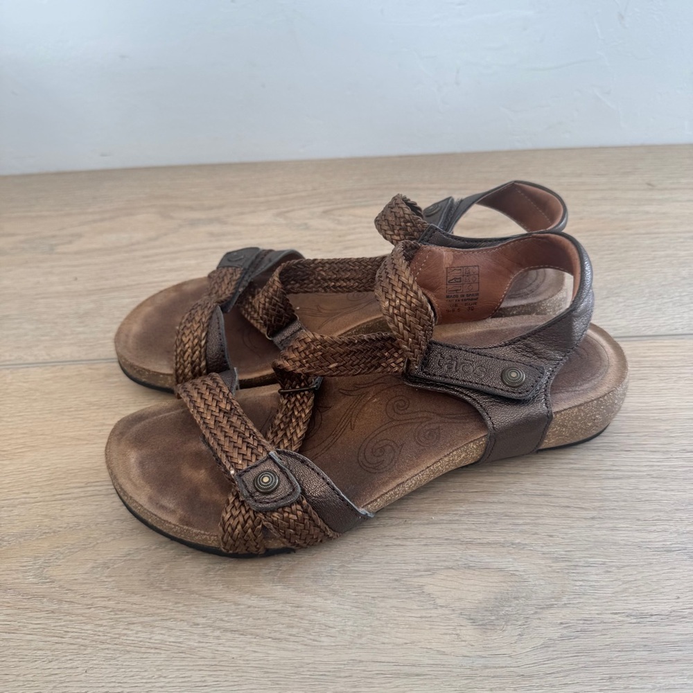 Taos Trulie Bronze Braided Sandals Size 9 - 9.5 - Picture 5 of 6
